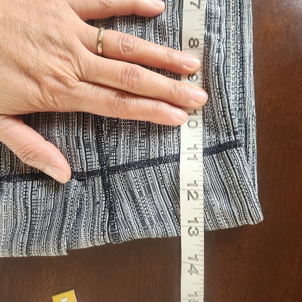 Athleta Mantra Black leggings black, gray, and white size Small - Picture 9 of 13